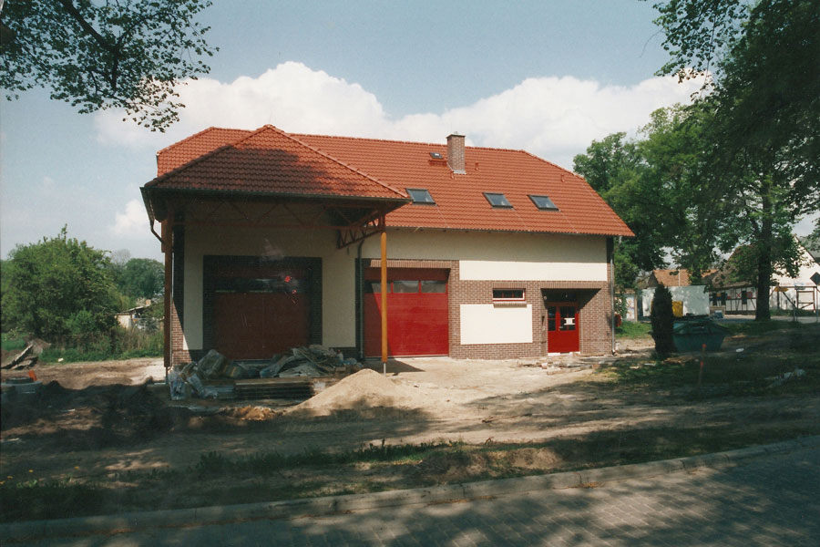 Neues Feuerwehrgerätehaus am Kriegerdenkmal